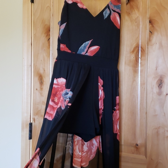 New Floral romper with sheer wrap - NWT - Picture 3 of 6